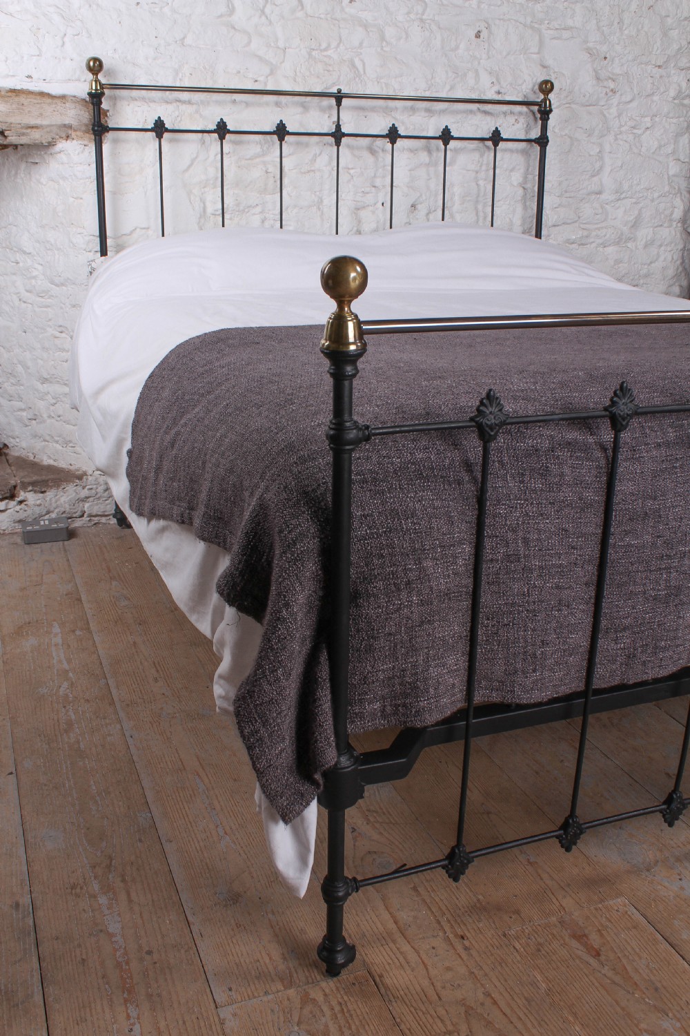 Splendid Classic Victorian 5ft king size bed View IV