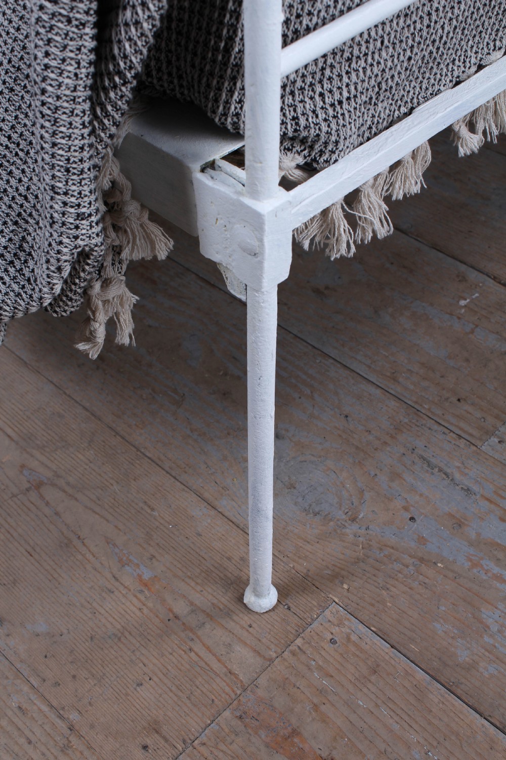Single forged iron and brass bed View VI