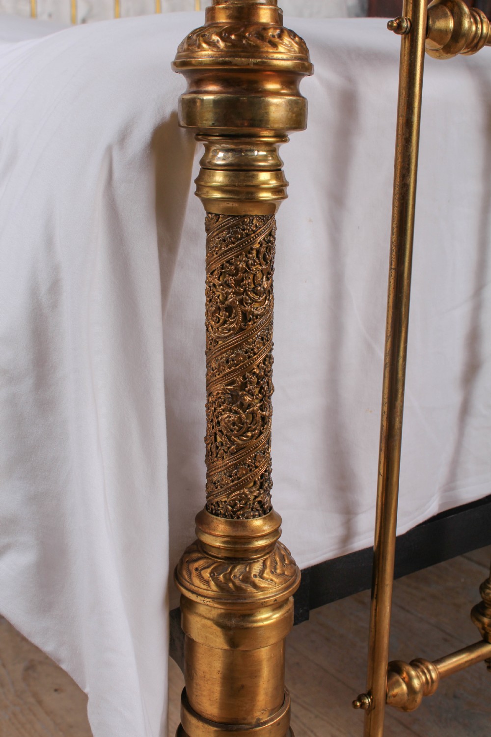 Spectacular Victorian king size brass bed  View IV