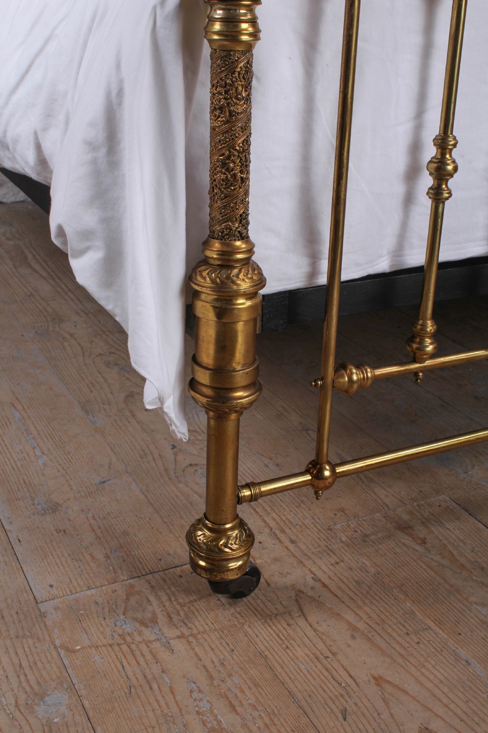 Spectacular Victorian king size brass bed  View VIII