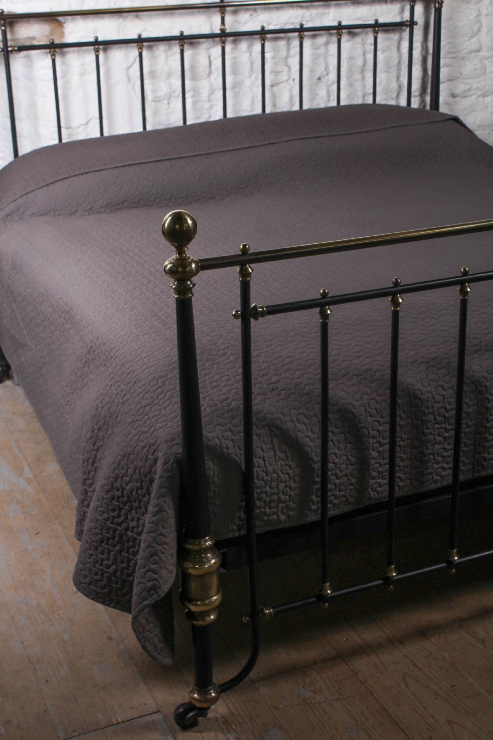 Superbly elegant super king size Winfield brass and iron bed View III