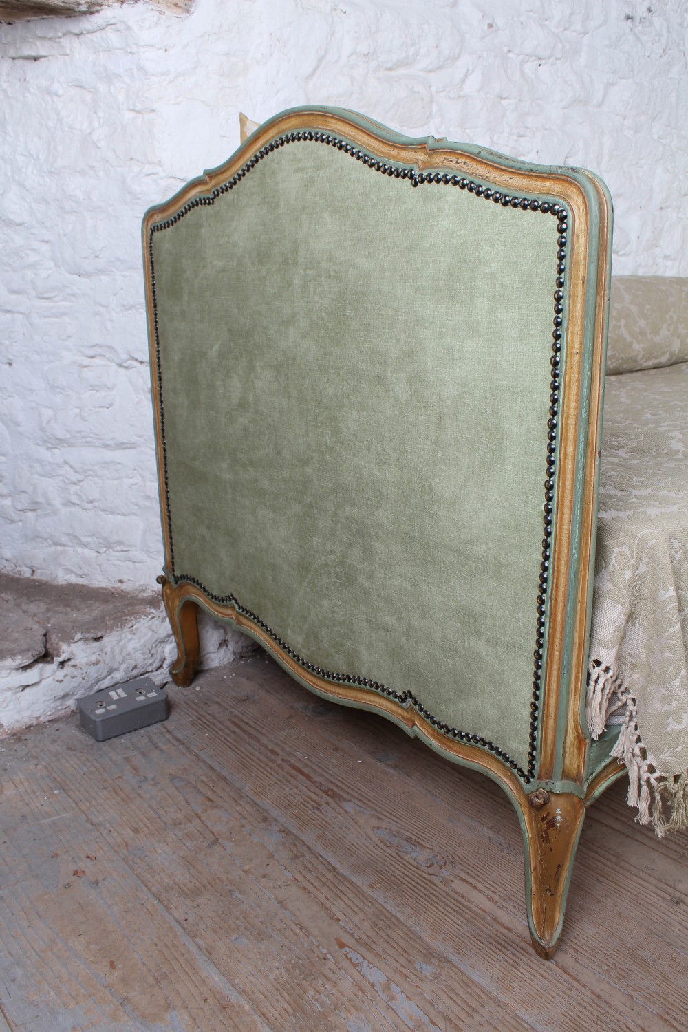 Pretty  French Louis XV style single day bed View III