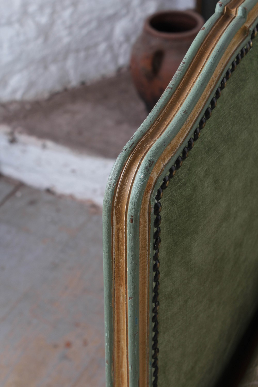 Pretty  French Louis XV style single day bed View IV