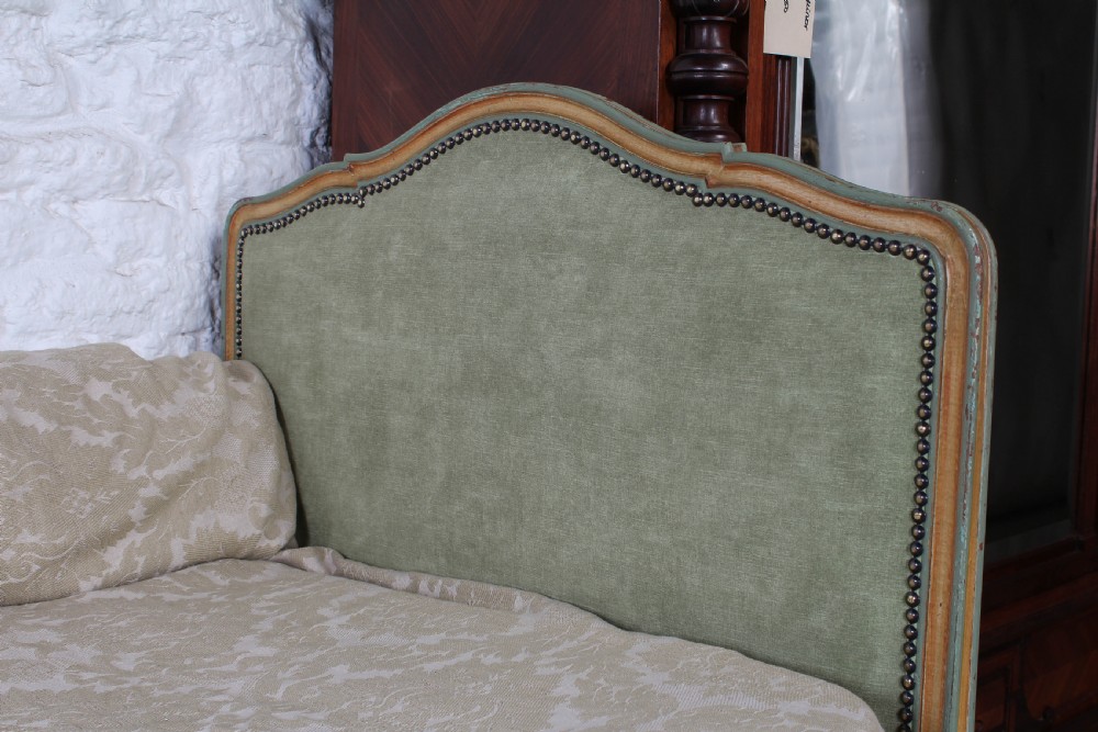 Pretty  French Louis XV style single day bed View V