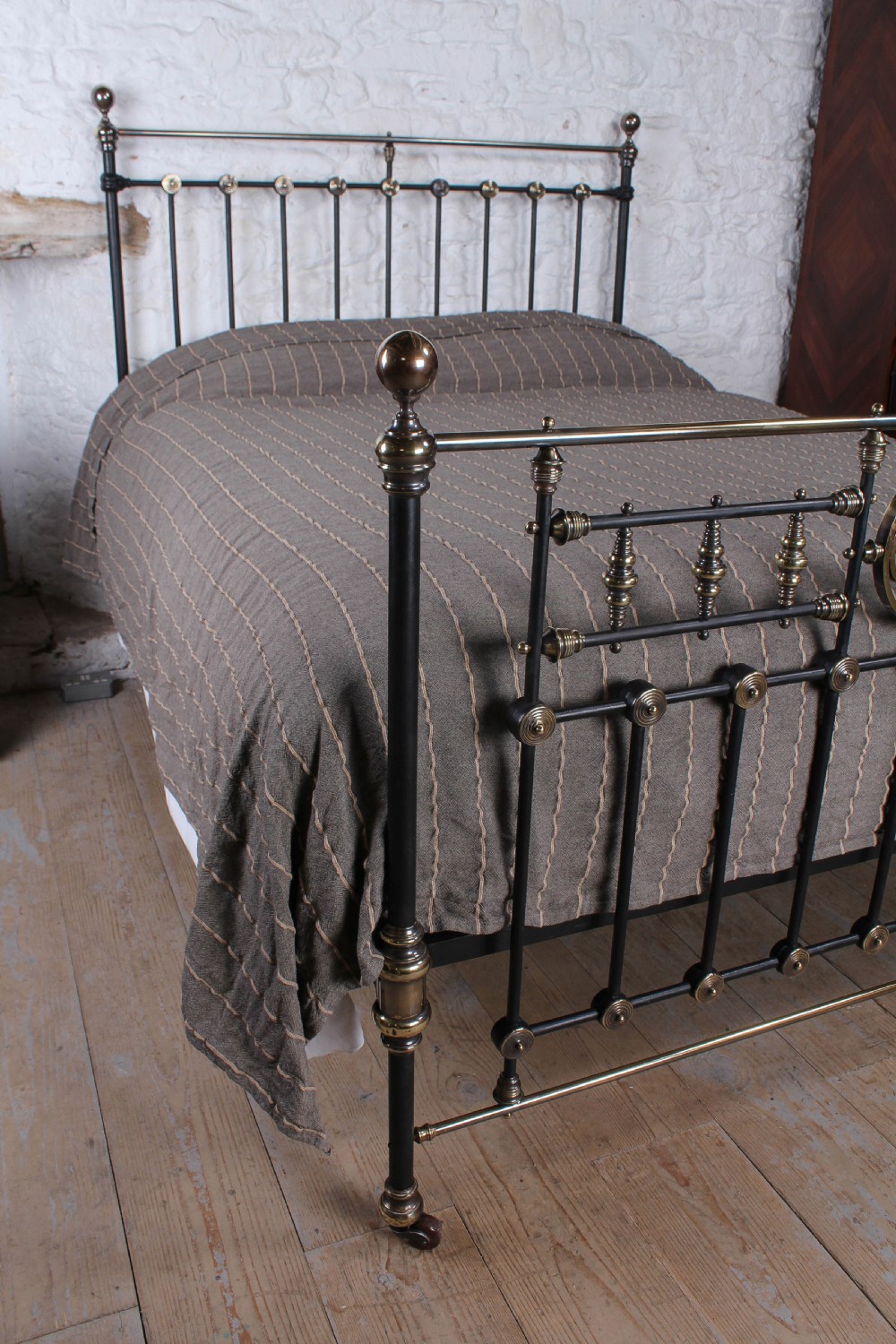 Truly handsome classic Victorian brass and iron View VI