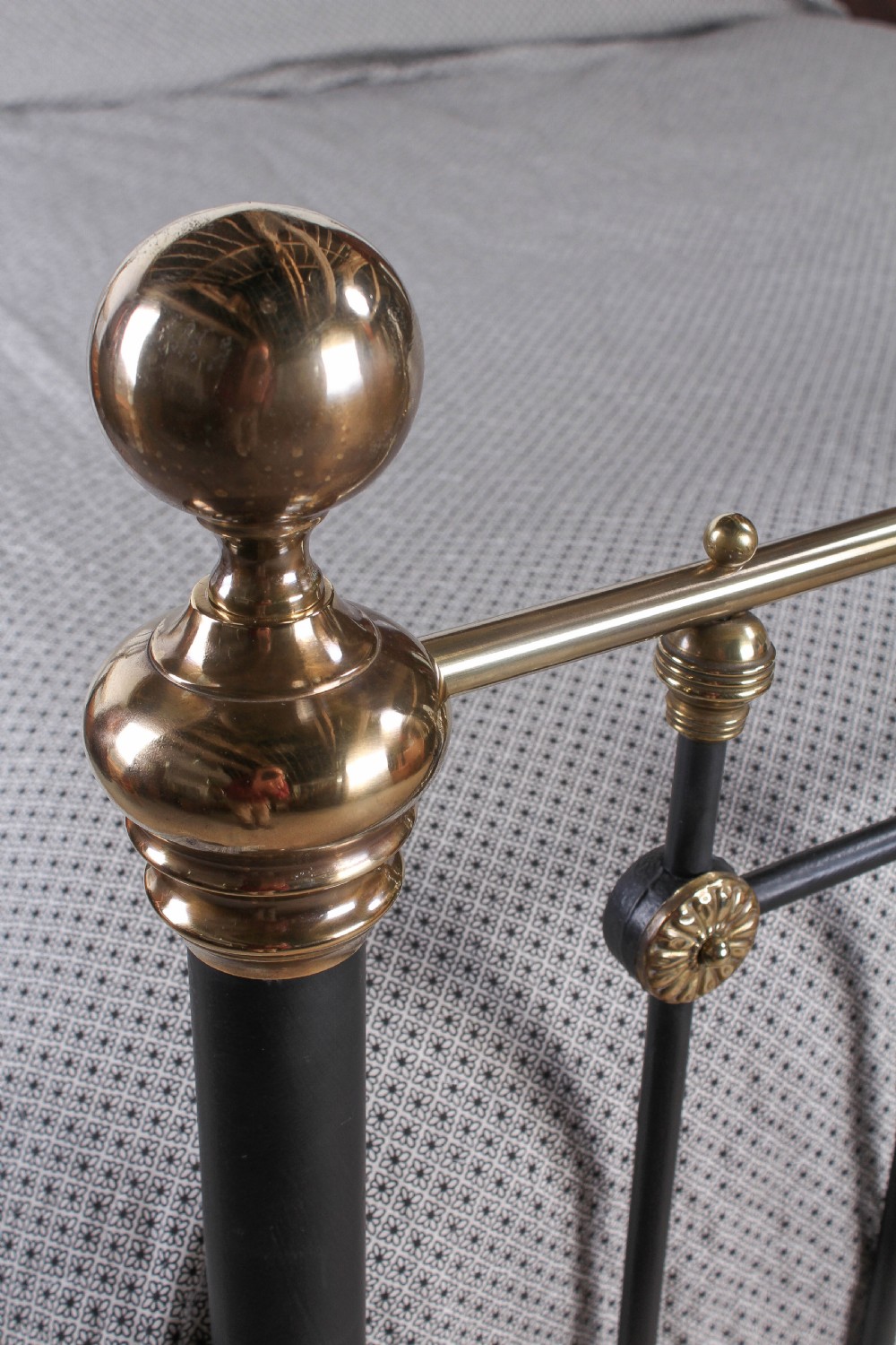 Quality super king size classic Victorian brass and iron bed View IV