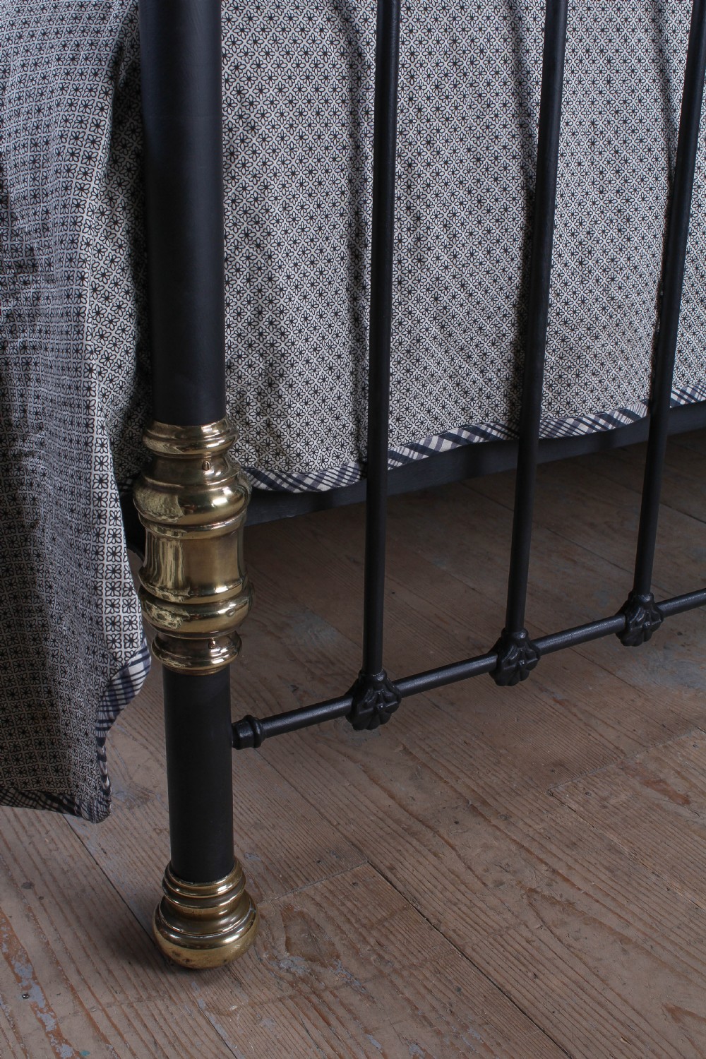 Quality super king size classic Victorian brass and iron bed View VI