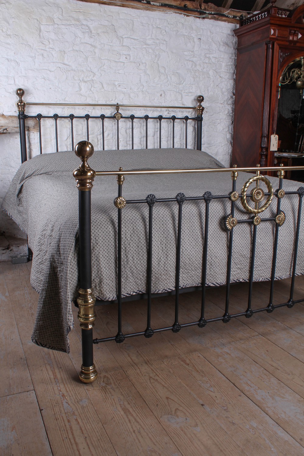 Quality super king size classic Victorian brass and iron bed View VII