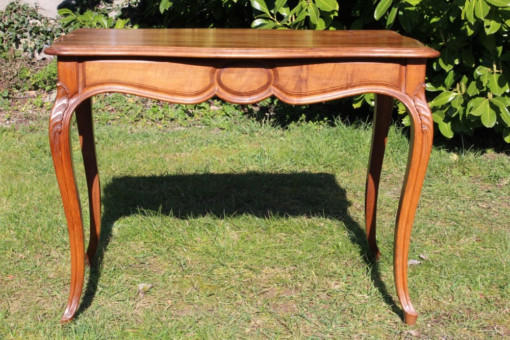 Walnut Louis Xv style small table