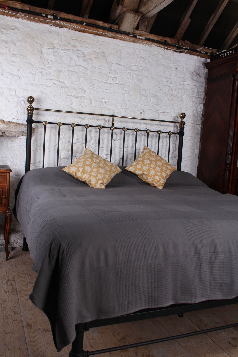 6Ft Handsome  classic Victorian no end bed. View IV