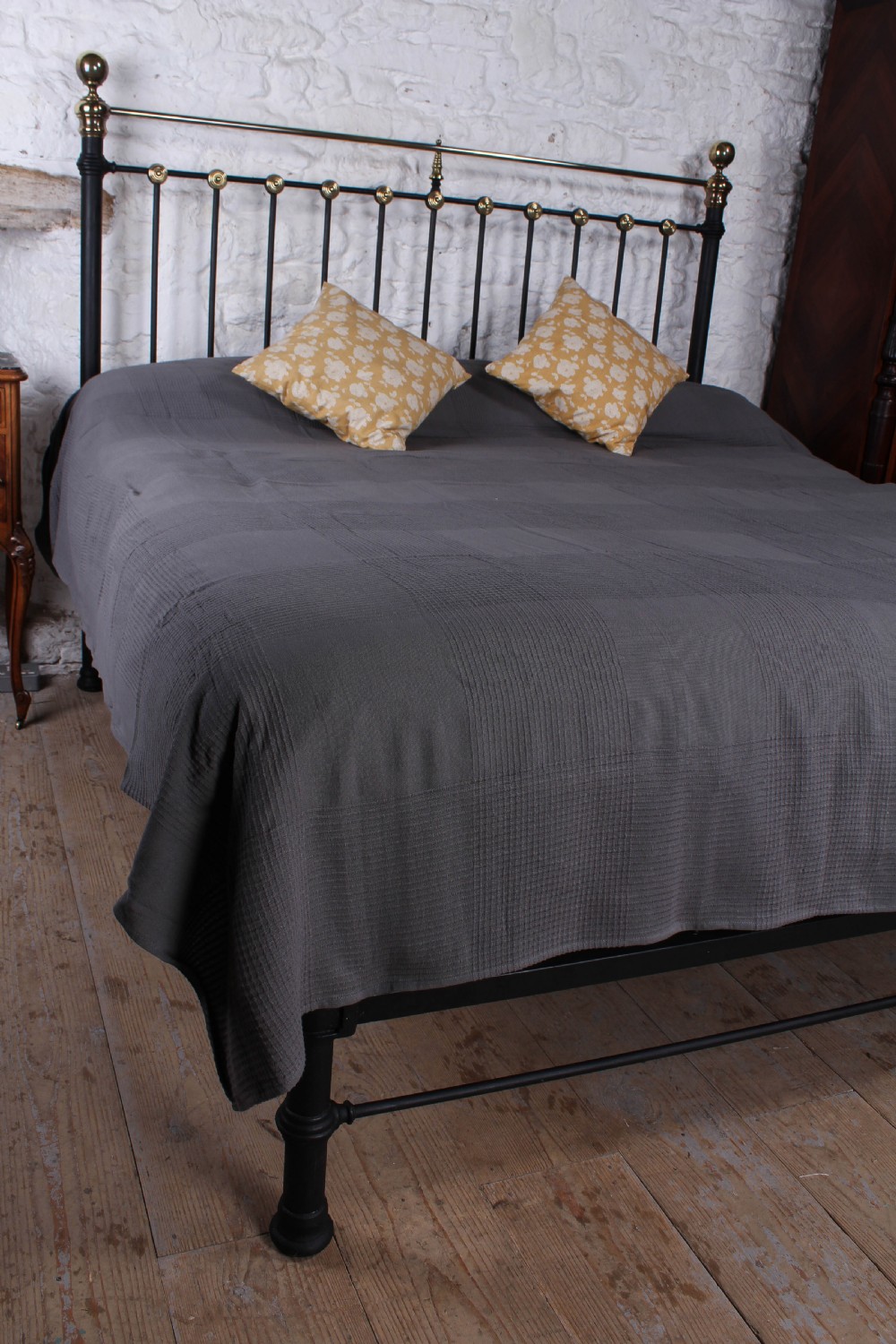 6Ft Handsome  classic Victorian no end bed. View V