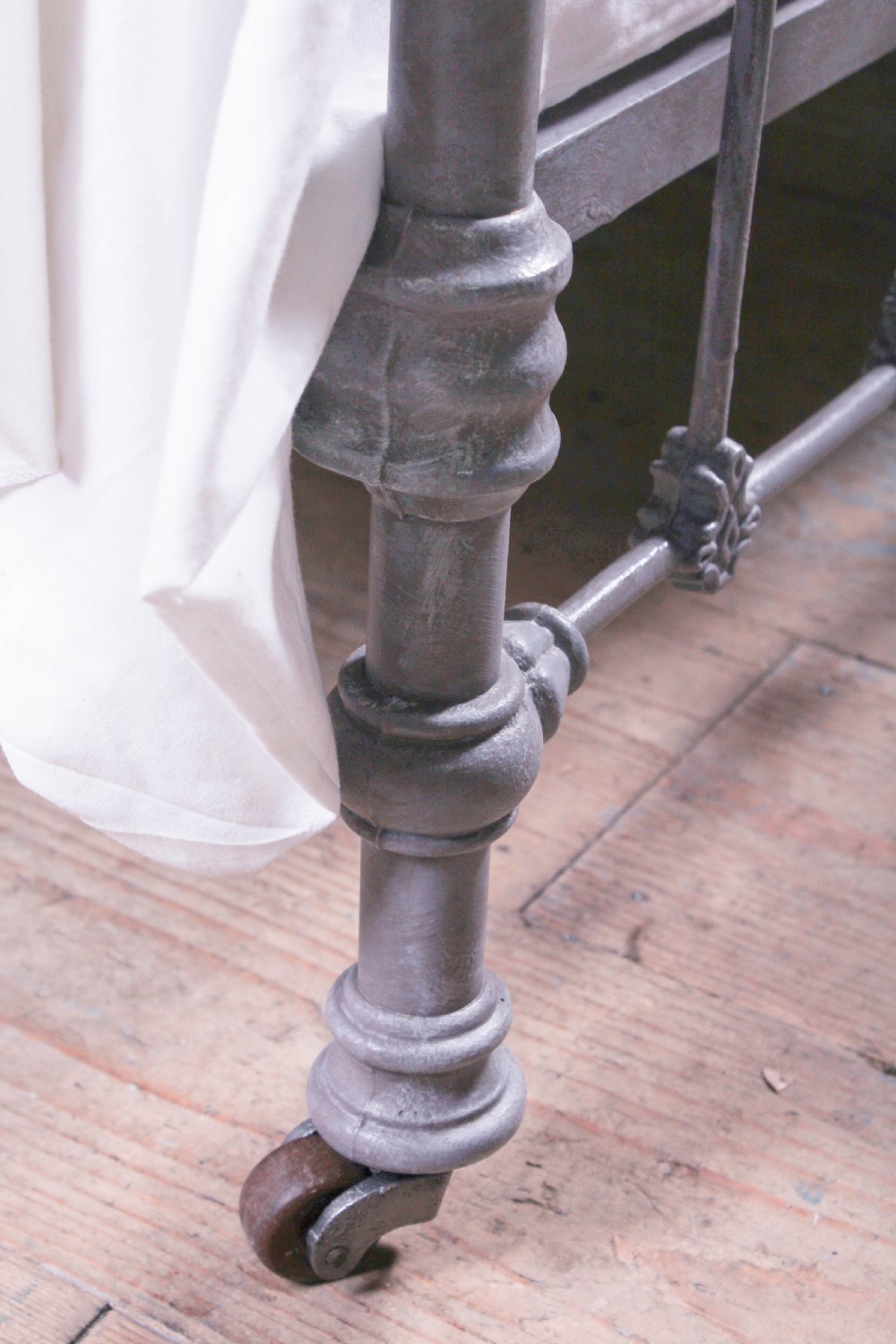 Lovely simple  French king size iron and brass bed View VIII