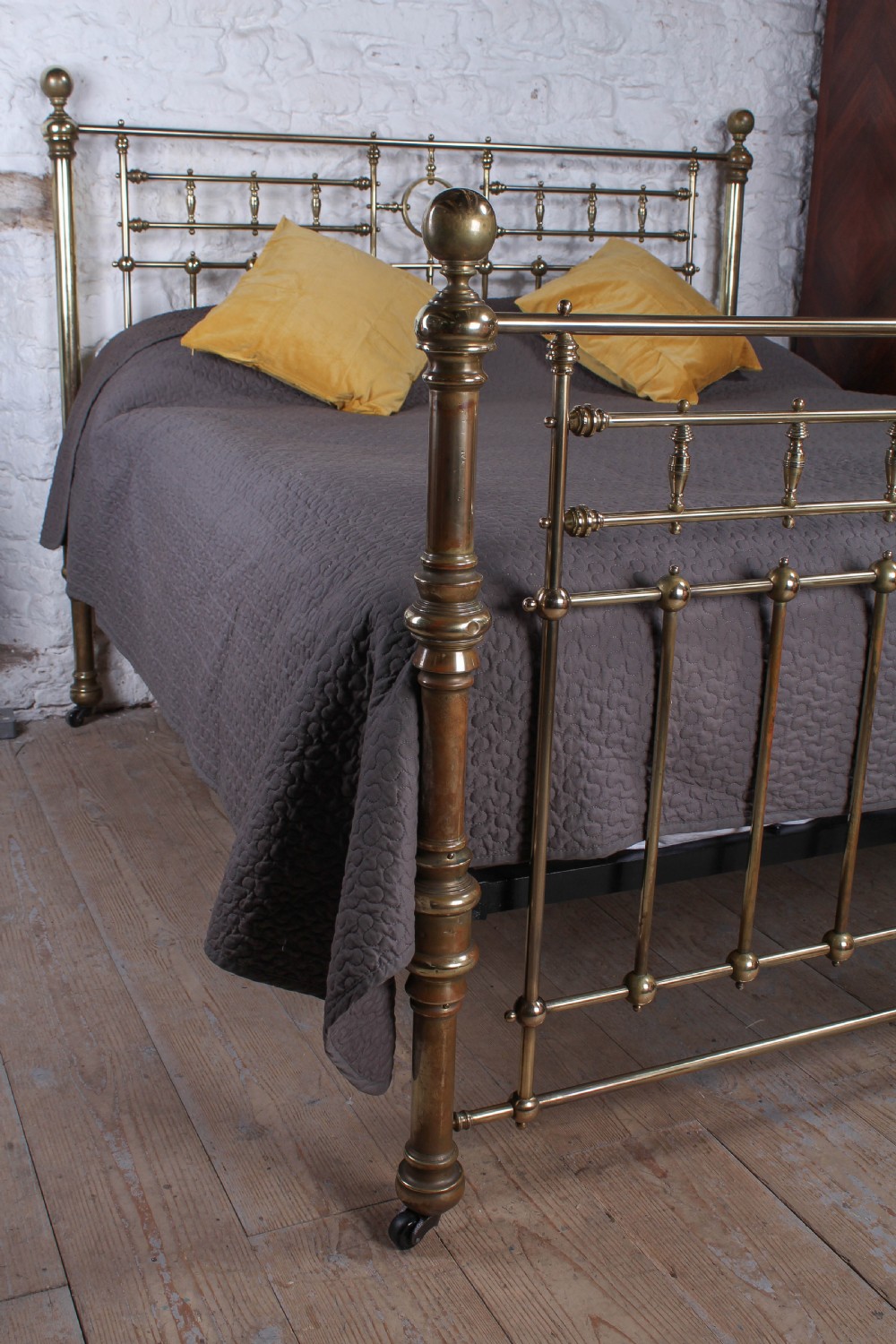 Handsome super king size all brass bed  View IX