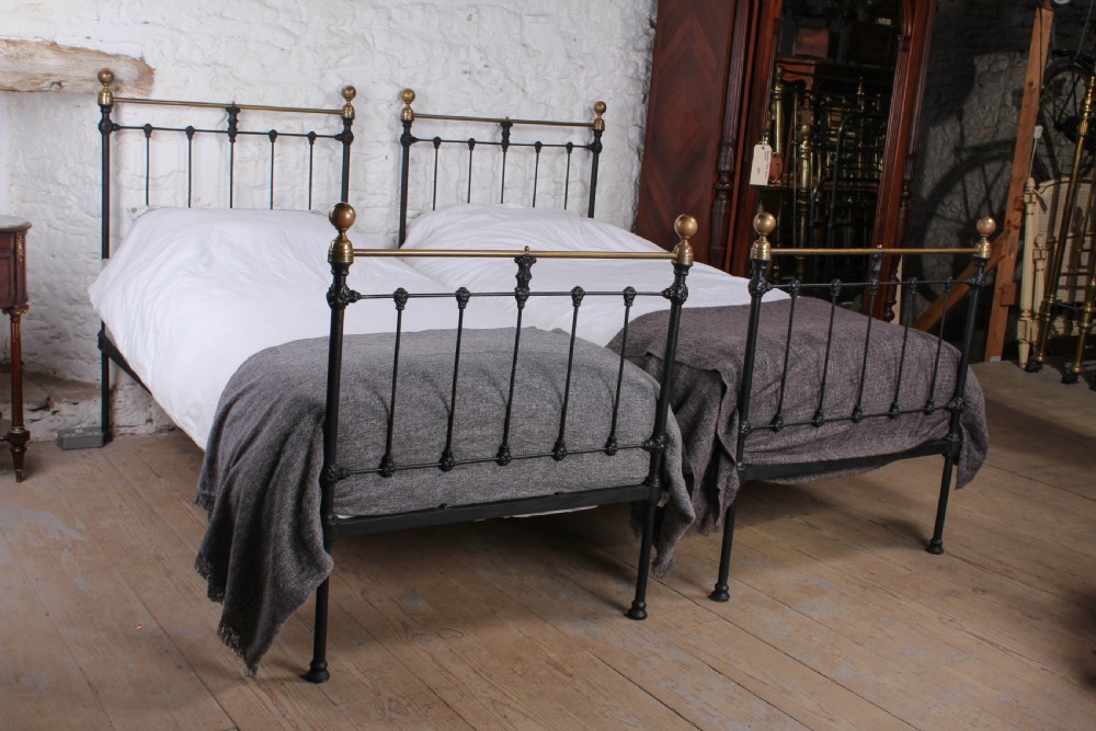 Lovely matching  pair of classic Victorian single beds View IV