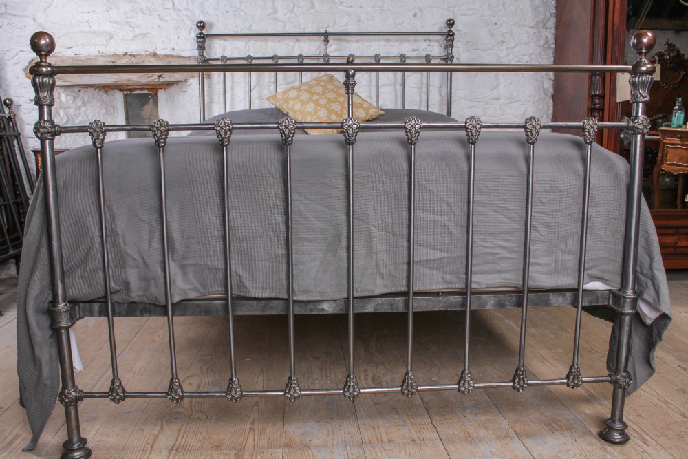 Burnished and aged brass classic king size bed View II