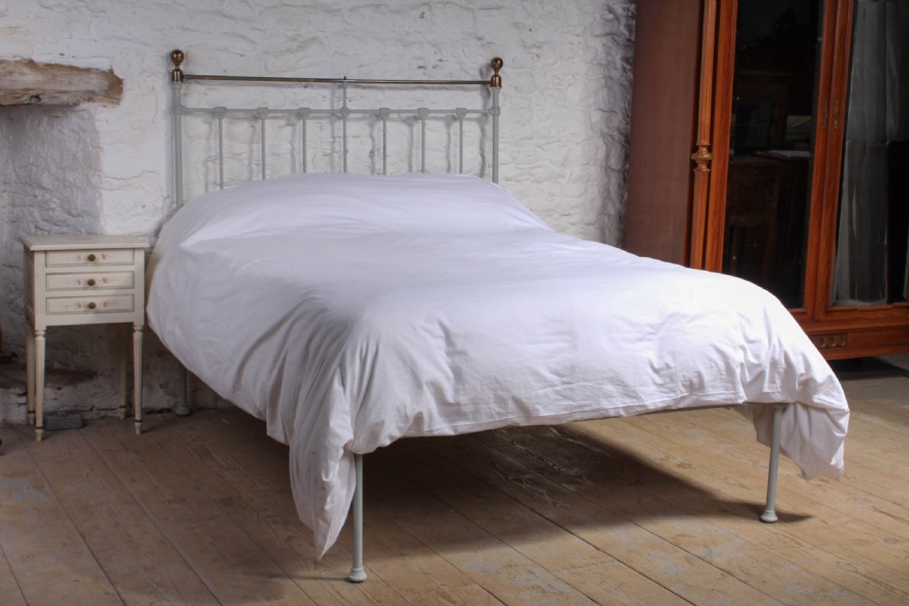 Classic Victorian no end double bed