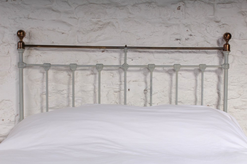 Classic Victorian no end double bed View III