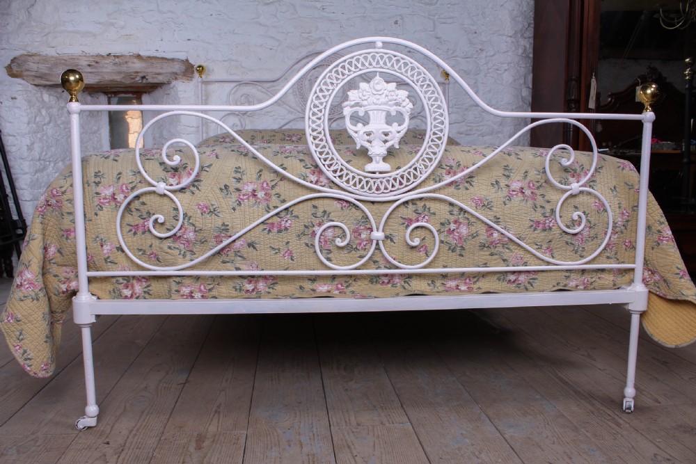 Very pretty forged iron king size bed View II