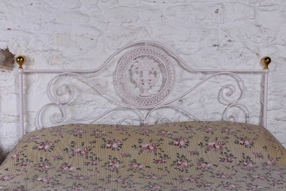Very pretty forged iron king size bed View IV
