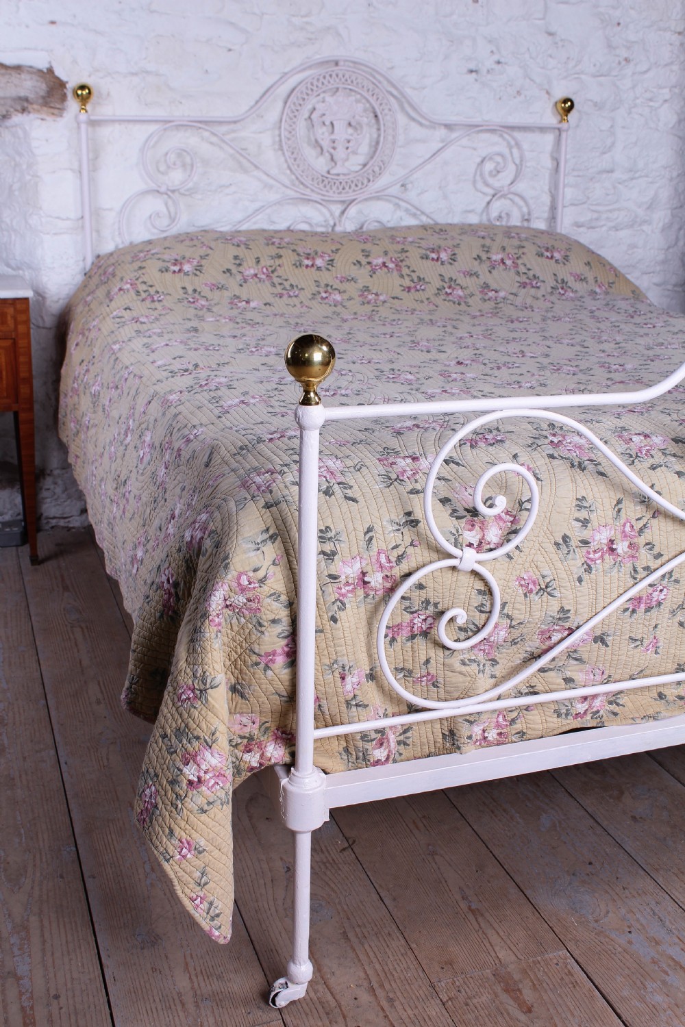 Very pretty forged iron king size bed View V