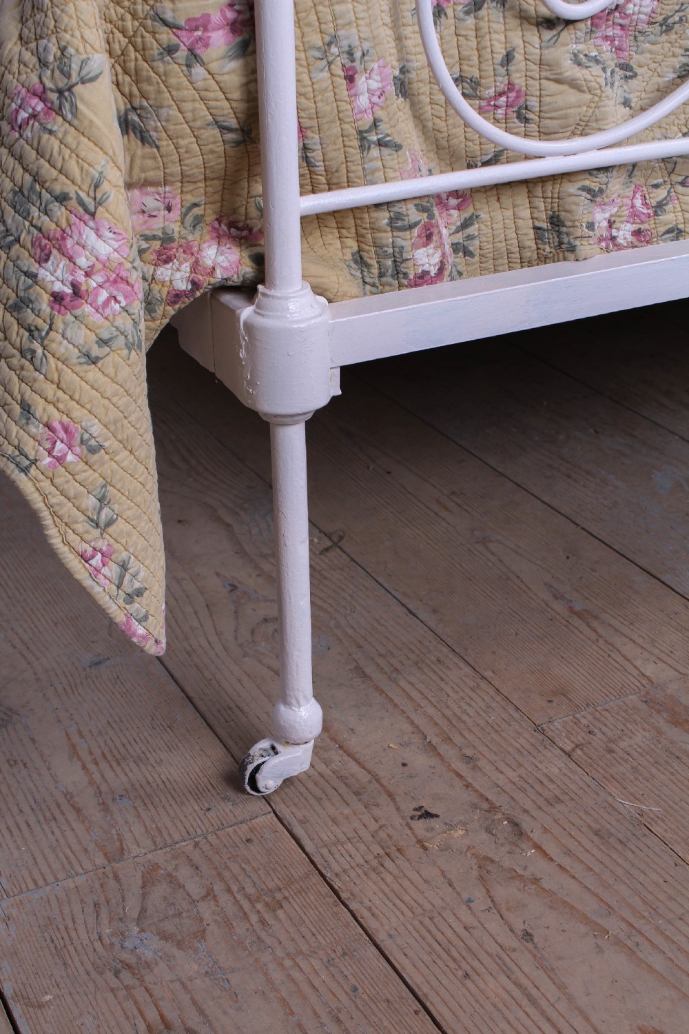 Very pretty forged iron king size bed View VI