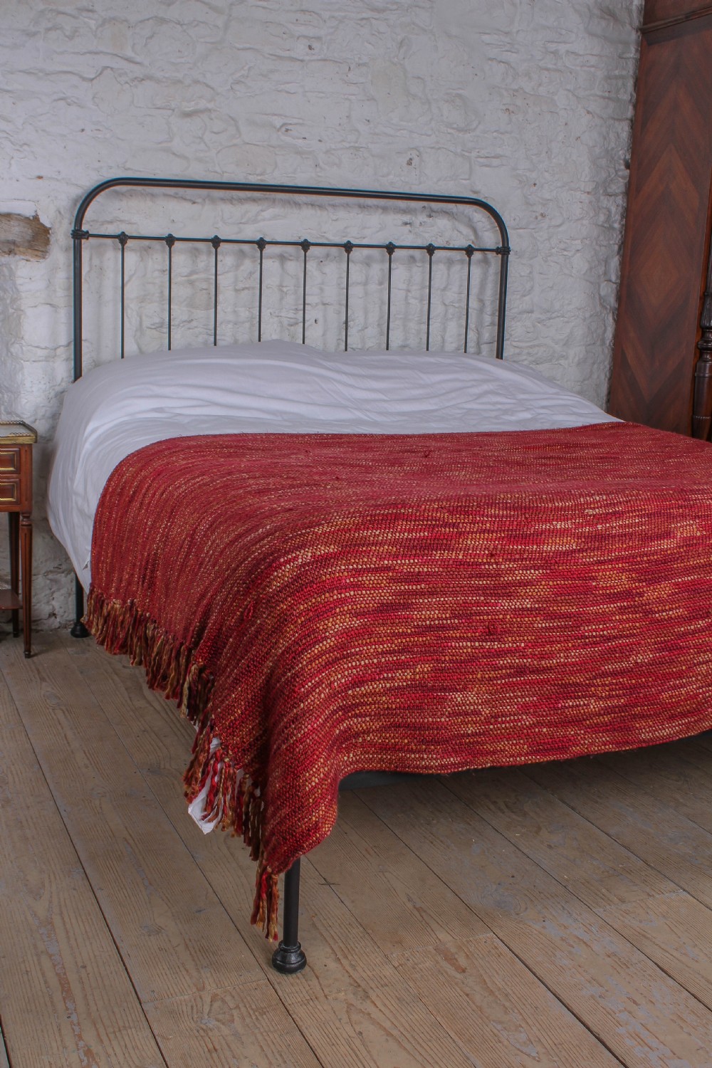 Fashionably simple French all iron no end king size bed View II