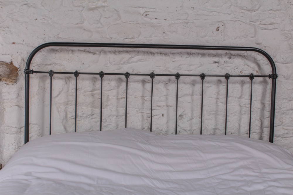 Fashionably simple French all iron no end king size bed View IV