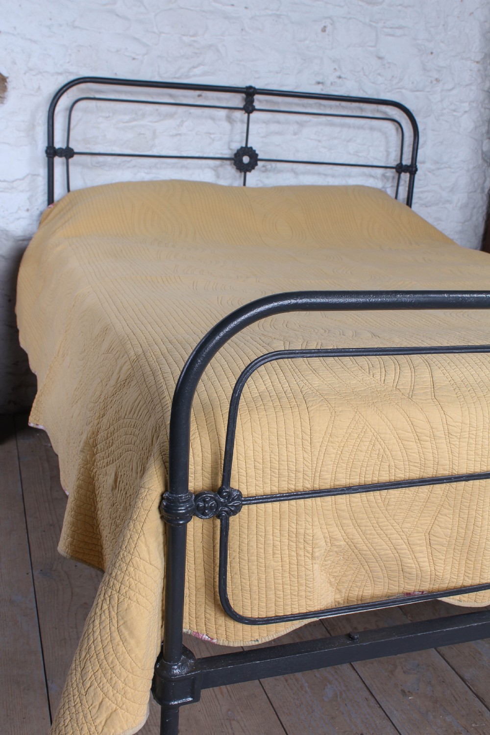 Very nice simple Irish 5ft king size iron bed View VI