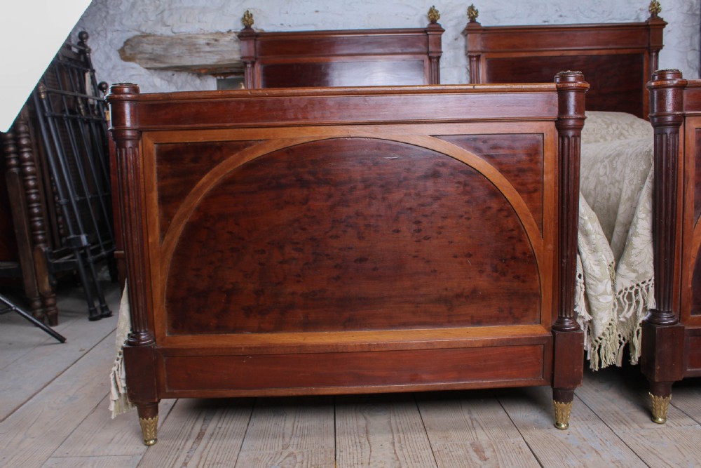 Very handsome pair of mahogany single beds View IV