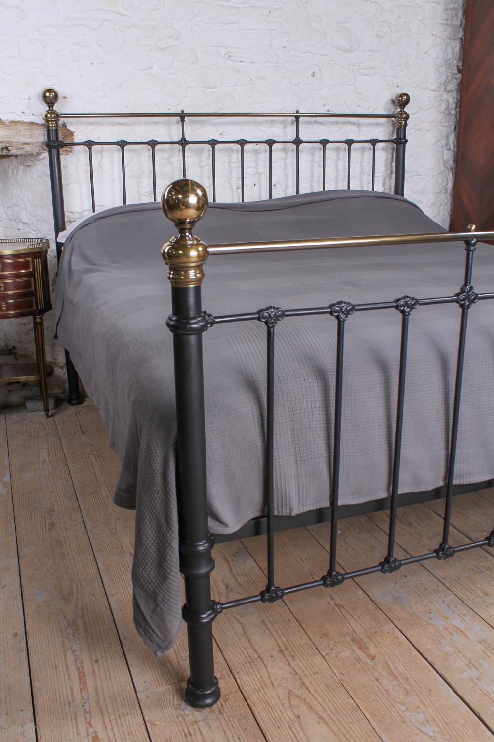 Handsome classic  Victorian super king size bed  View VIII