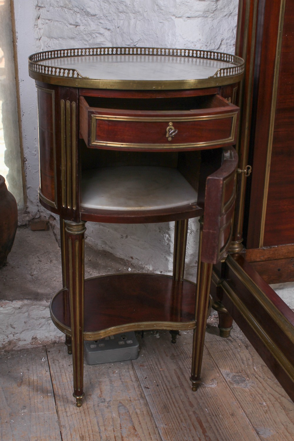 Very handsome mahogany king size bed and matching bedside View XI