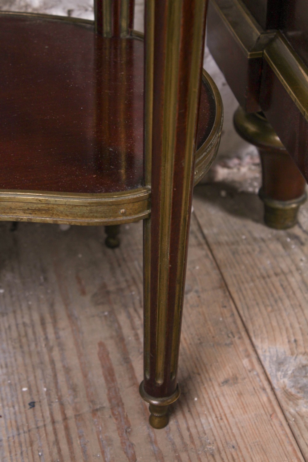 Very handsome mahogany king size bed and matching bedside View XV