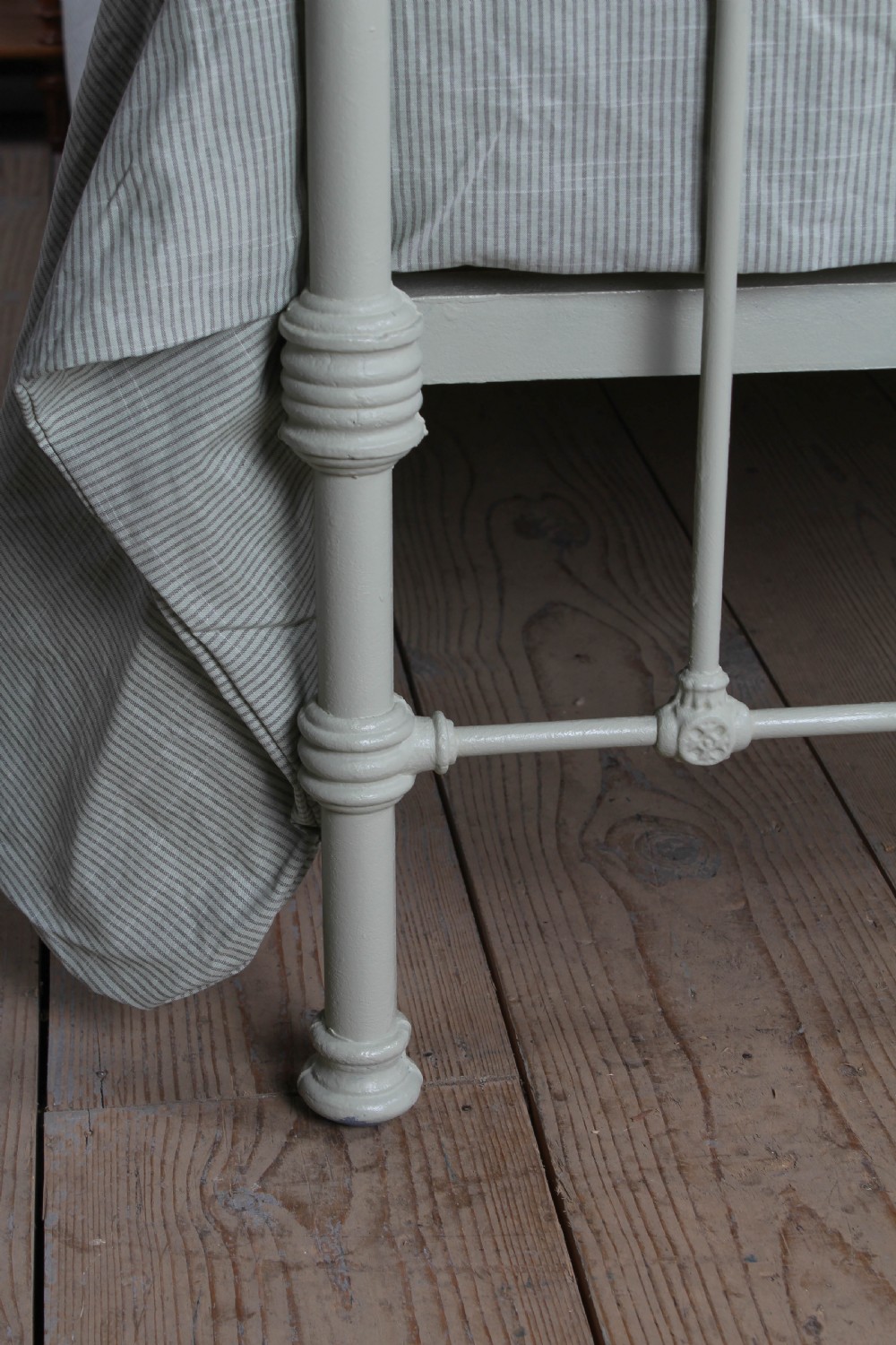 Classic Victorian king size bed in Normandy grey. View VI