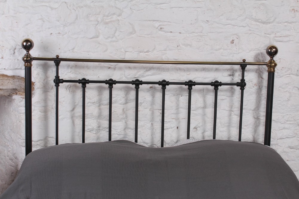 Handsome individual Victorian king size brass and iron bed View IV