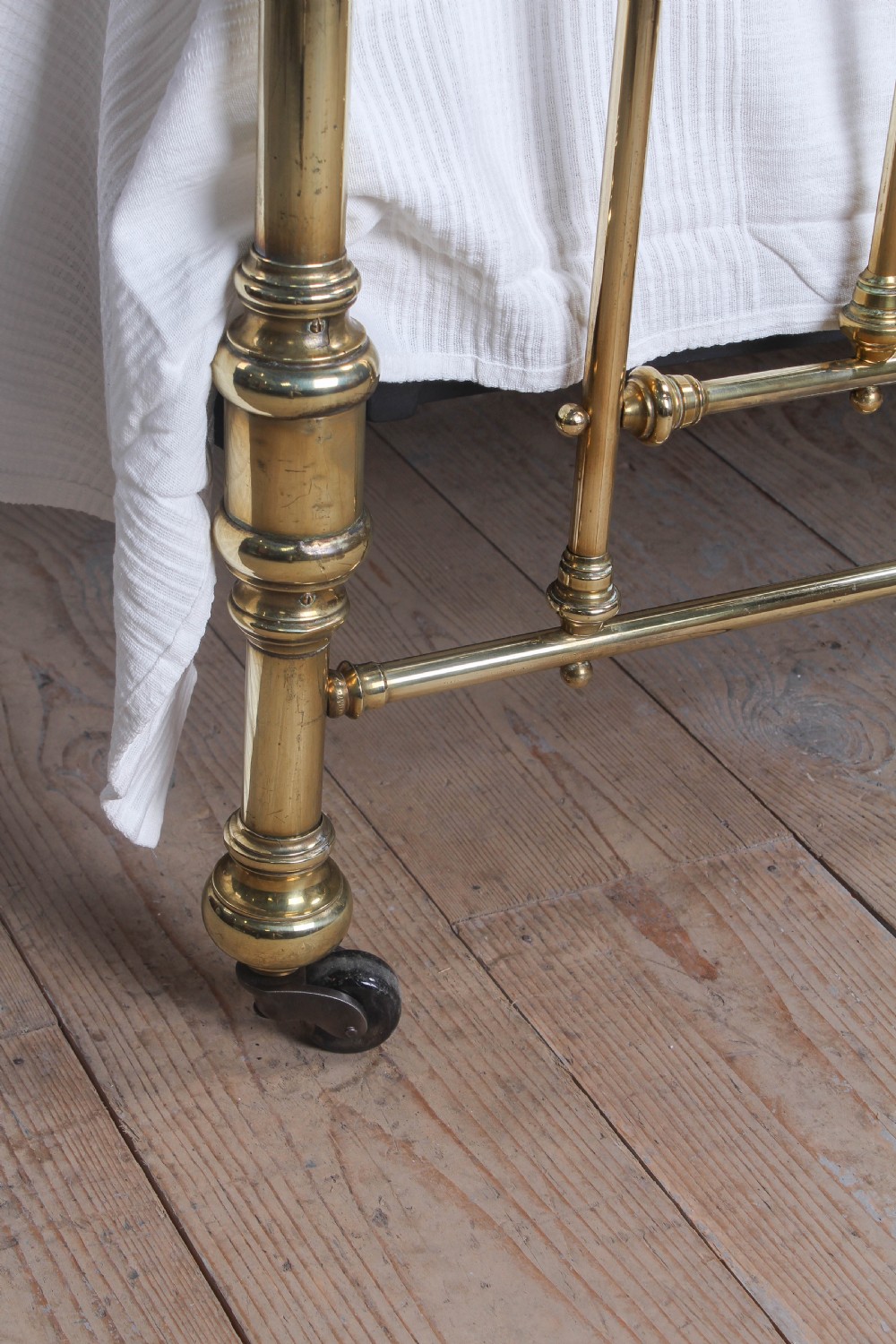 Handsome  Winfield all brass king size bed View VI