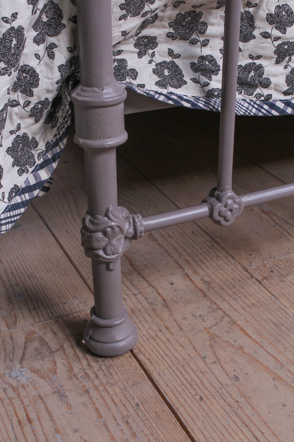 Simple French iron  6Ft super king size bed View V