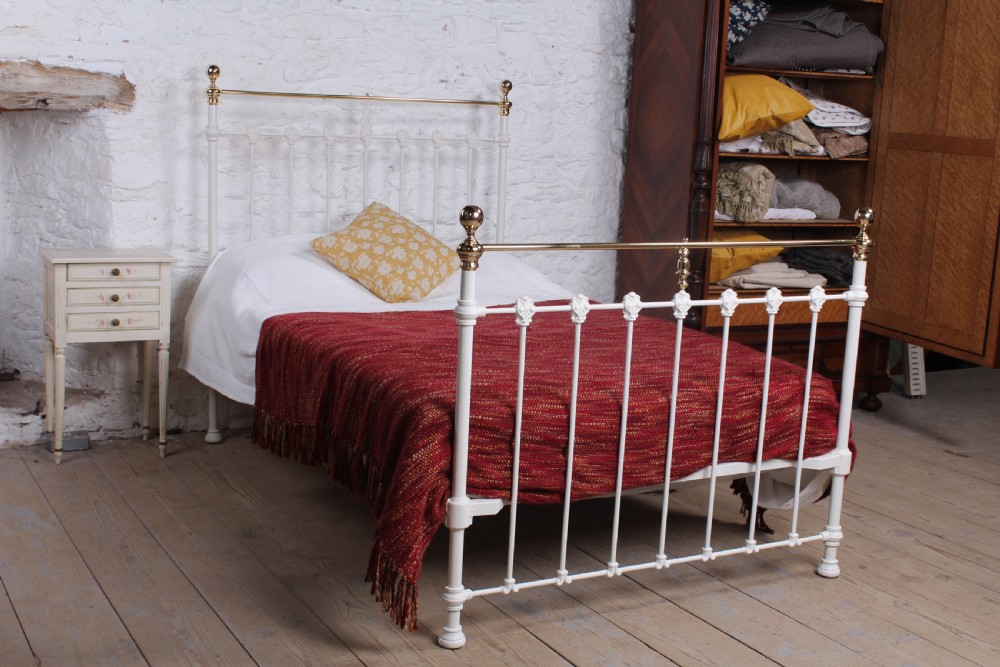 Classic Victorian queen size bed