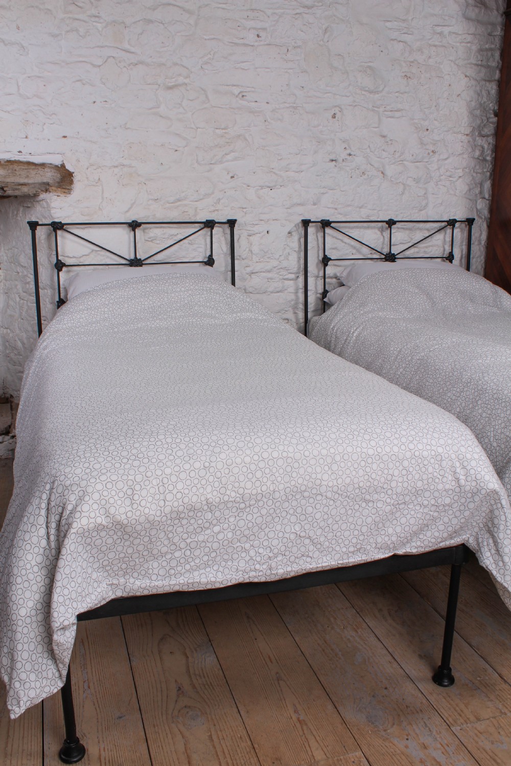 Simple pair of Victorian all iron single beds (can be joined) View VI