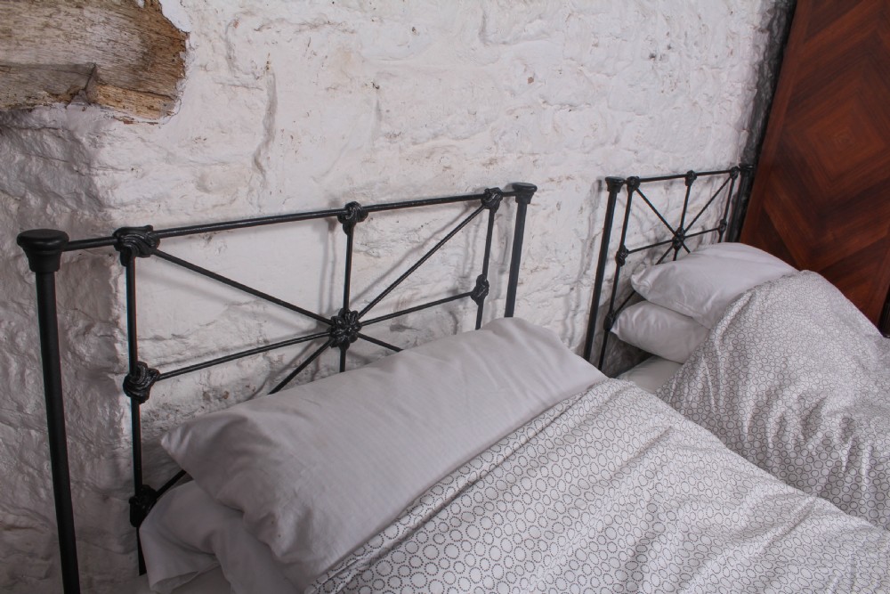 Simple pair of Victorian all iron single beds (can be joined) View VIII