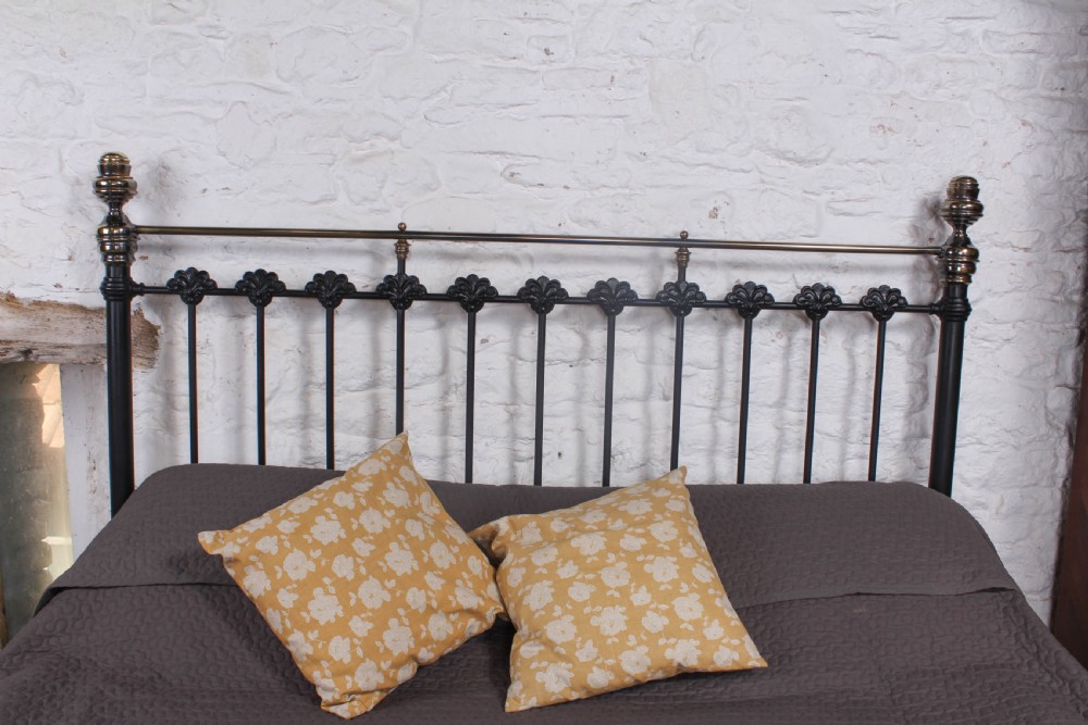 Very handsome 6Ft classic Victorian no end bed View II