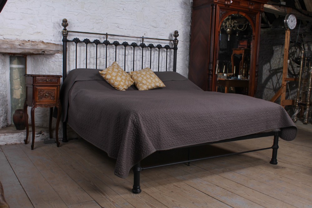 Very handsome 6Ft classic Victorian no end bed View IV