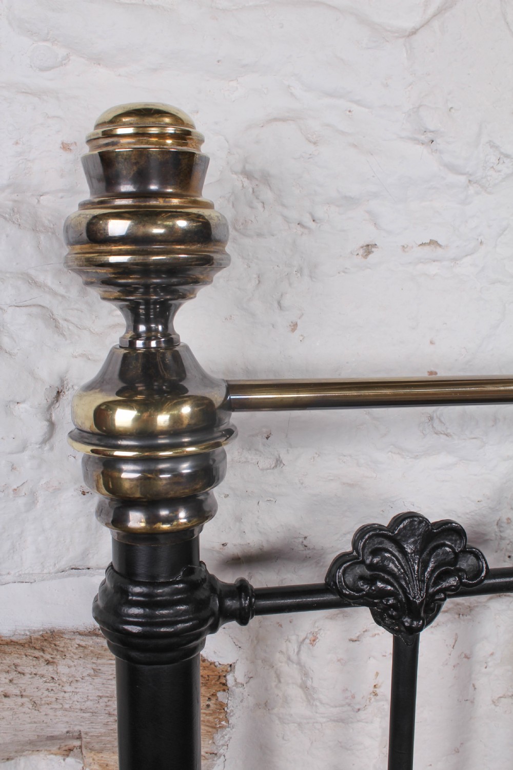 Very handsome 6Ft classic Victorian no end bed View VII