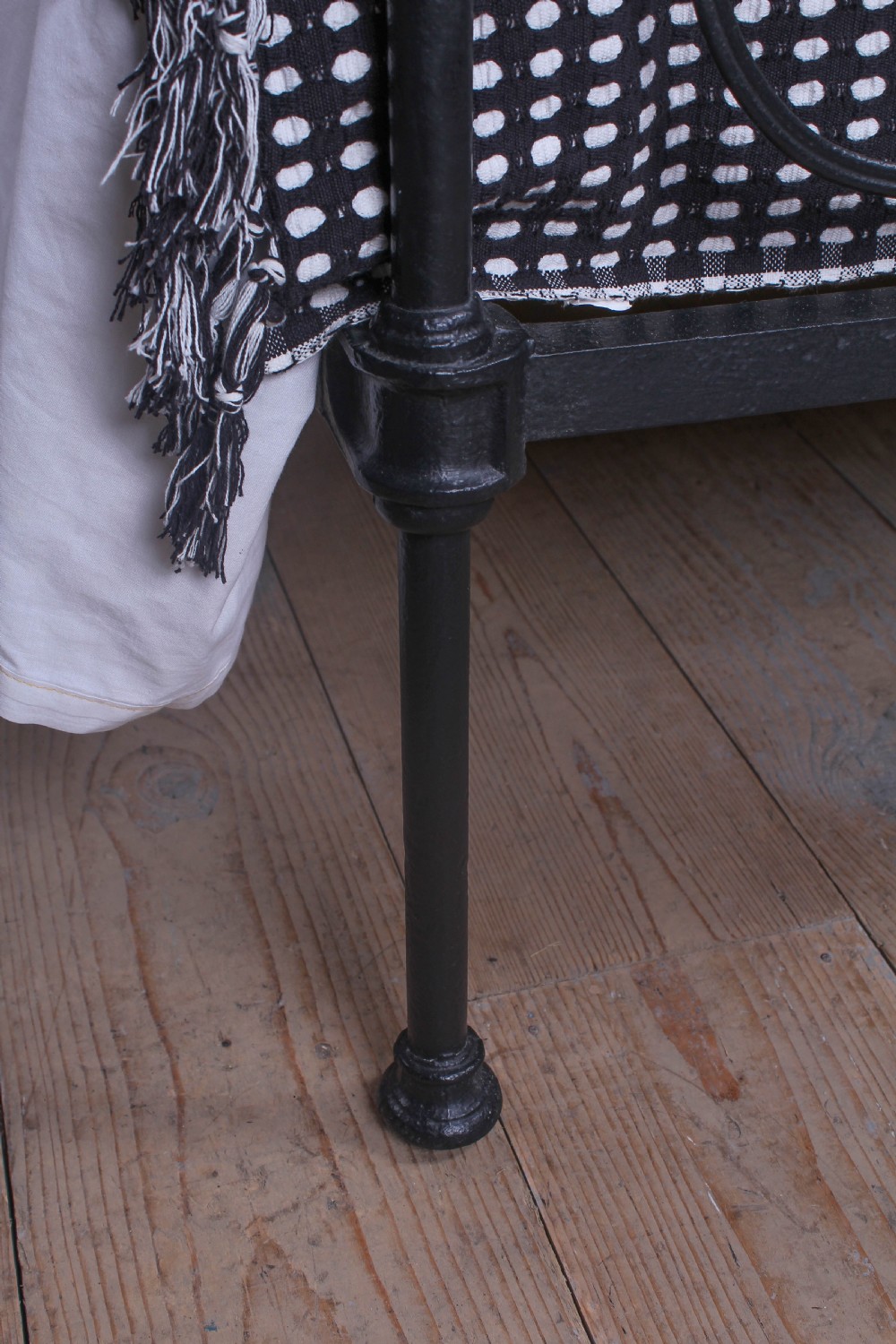 Very nice Irish 5Ft all iron bed View VII
