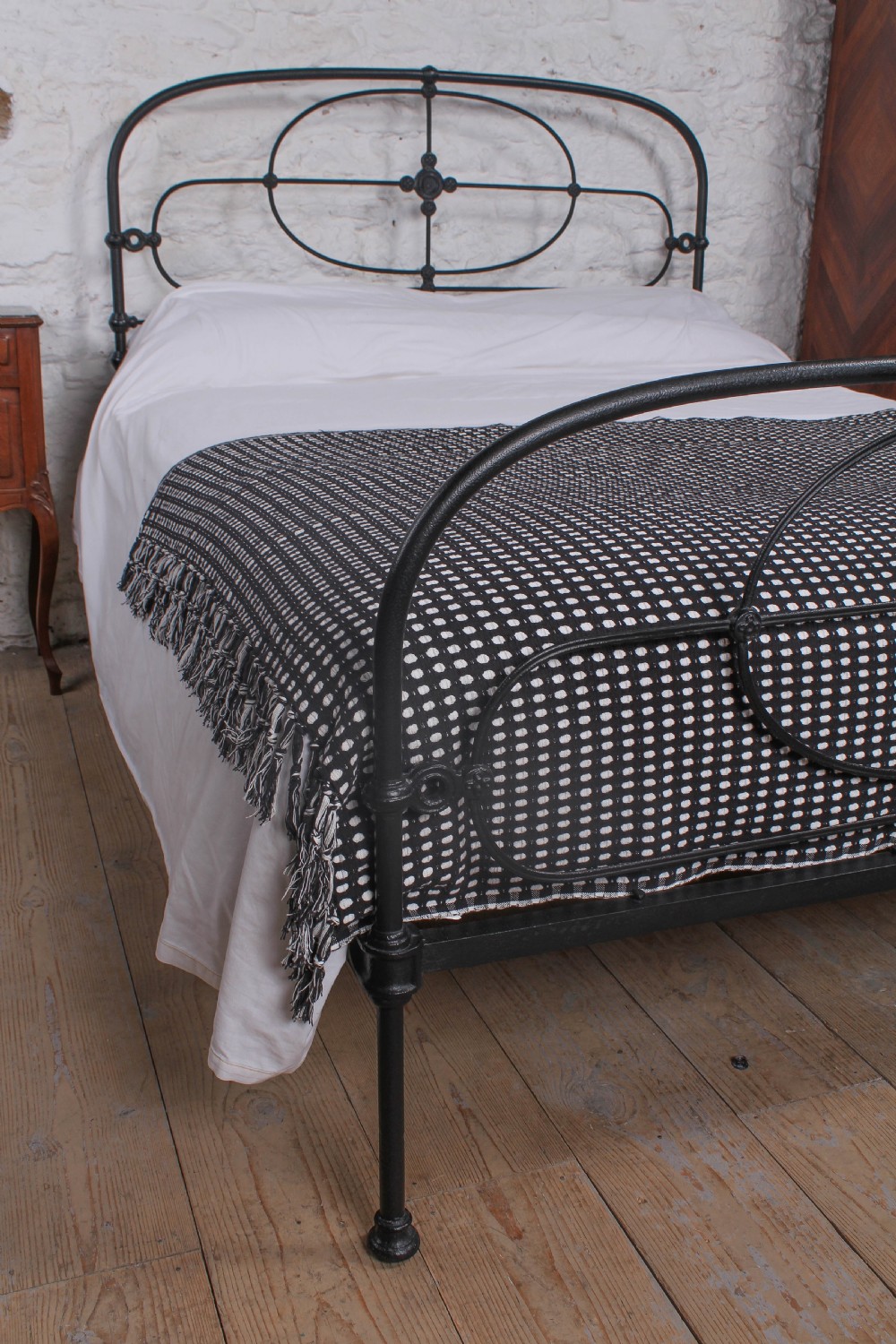 Very nice Irish 5Ft all iron bed View VIII