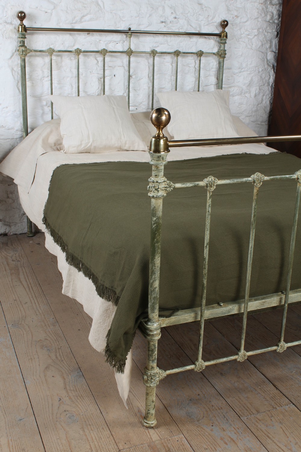 Classic Victorian brass and iron double bed View VIII
