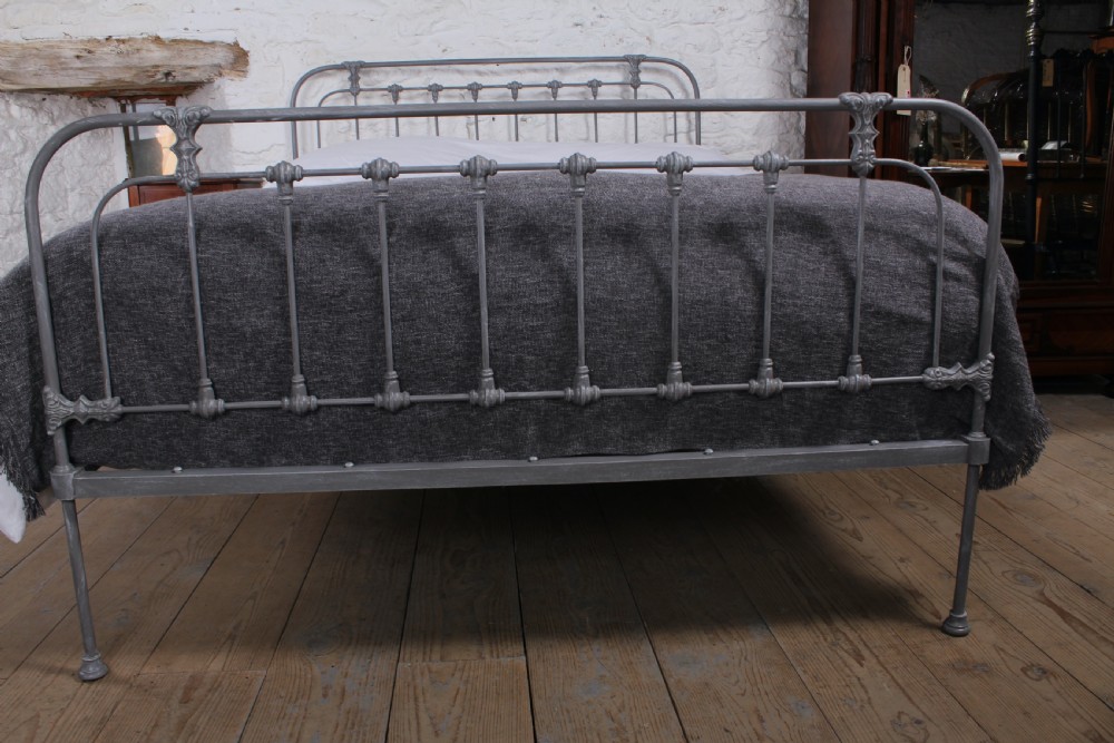 Fashionable simple  all iron king size bed View III