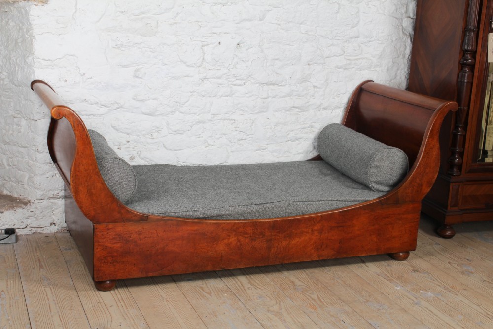 Very attractive French mahogany Lit Bateau day bed