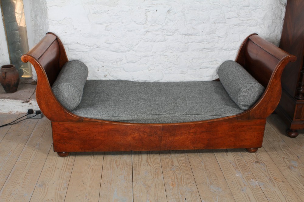 Very attractive French mahogany Lit Bateau day bed View II