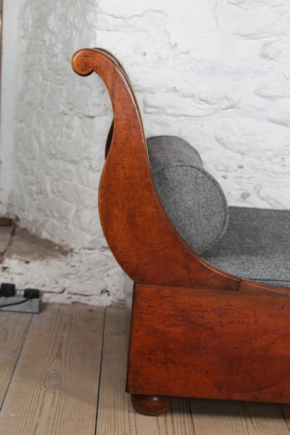 Very attractive French mahogany Lit Bateau day bed View III