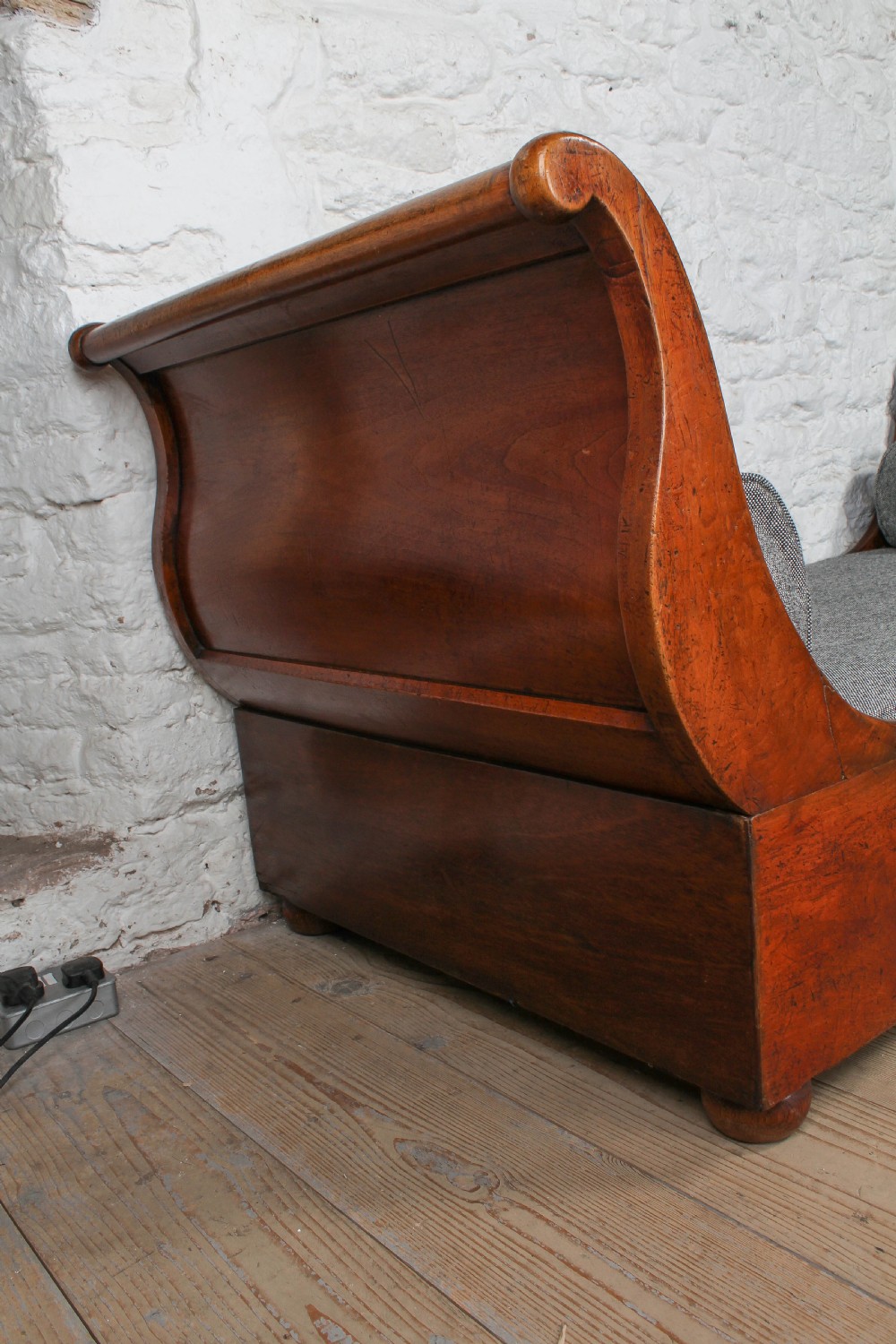 Very attractive French mahogany Lit Bateau day bed View IV